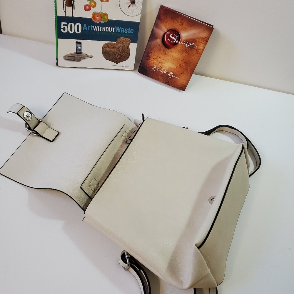 Backpack - Picture 6 of 7